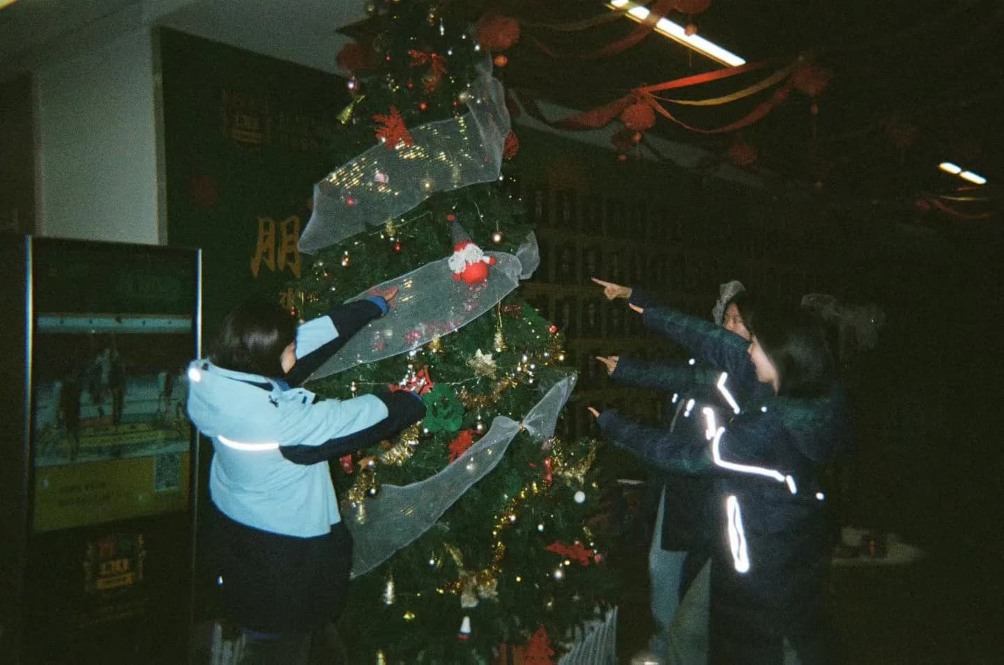 9 — film photograph shot on Kodak Gold 800 with a Kodak FunSaver by Jo