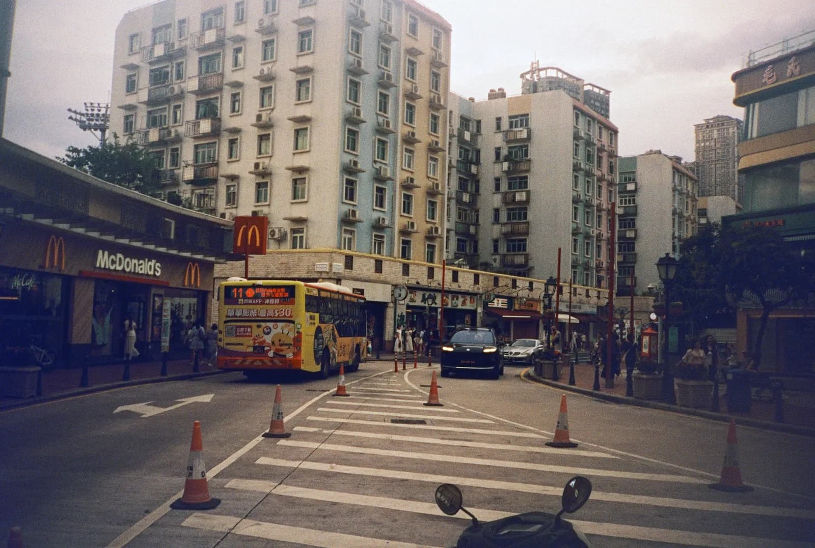 Film photograph shot on Lucky Color 400 with an Olympus Trip Panorama 2 by Zigao Wang