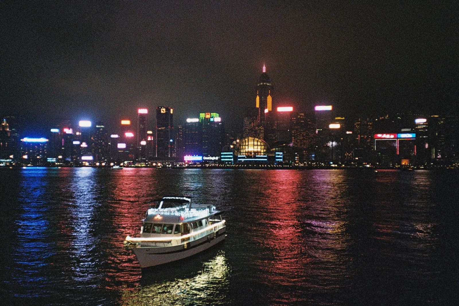 Film photograph shot on Kodak UltraMax 400 with a Canon Autoboy FXL by Febe Mo