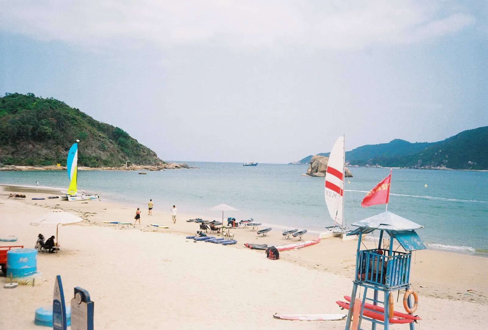 Film photograph shot on Kodak Gold 200 with an Olympus Mju-I by CJ Liu