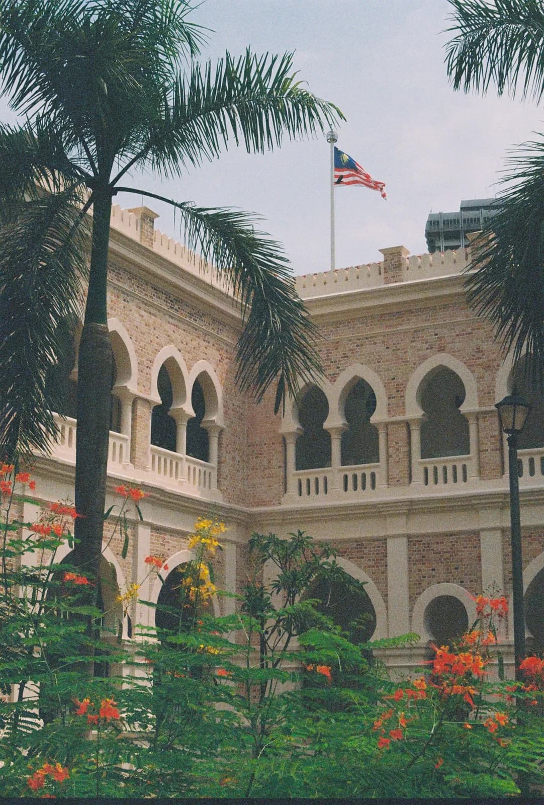 Film photograph shot on Lomography Color Negative 400 with a Kodak Snapic A1 by Zigao Wang