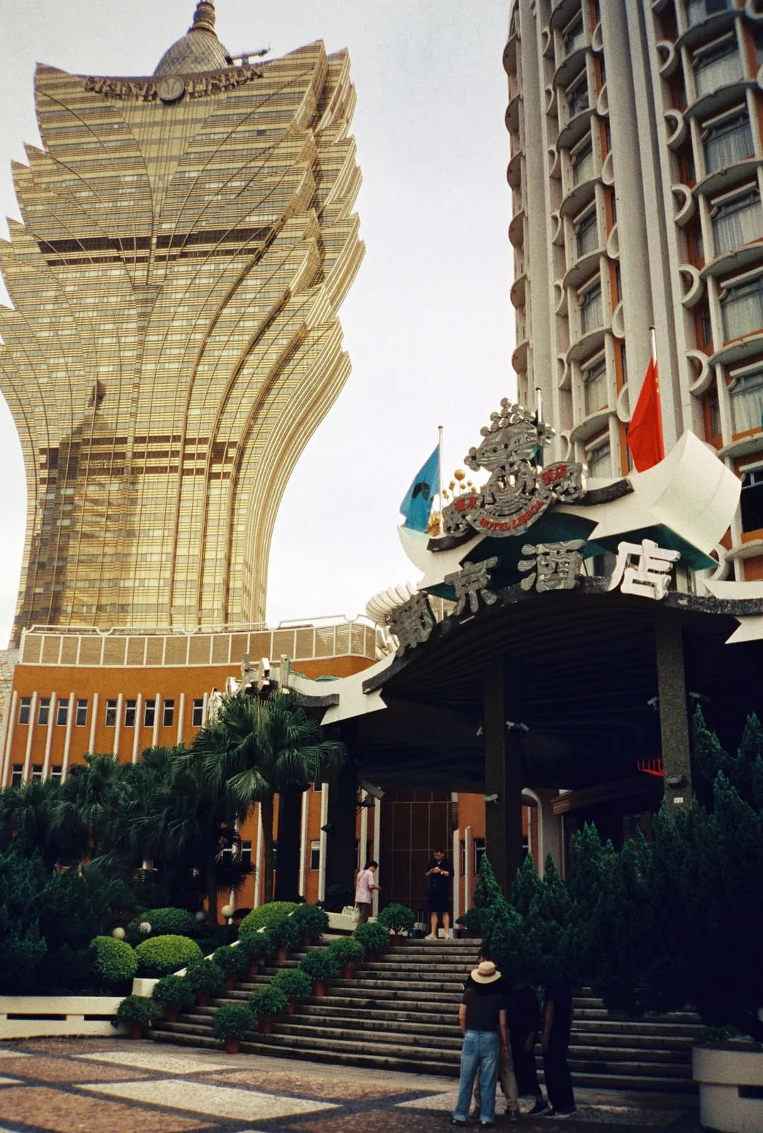 Film photograph shot on Lucky Color 400 with an Olympus Trip Panorama 2 by Zigao Wang