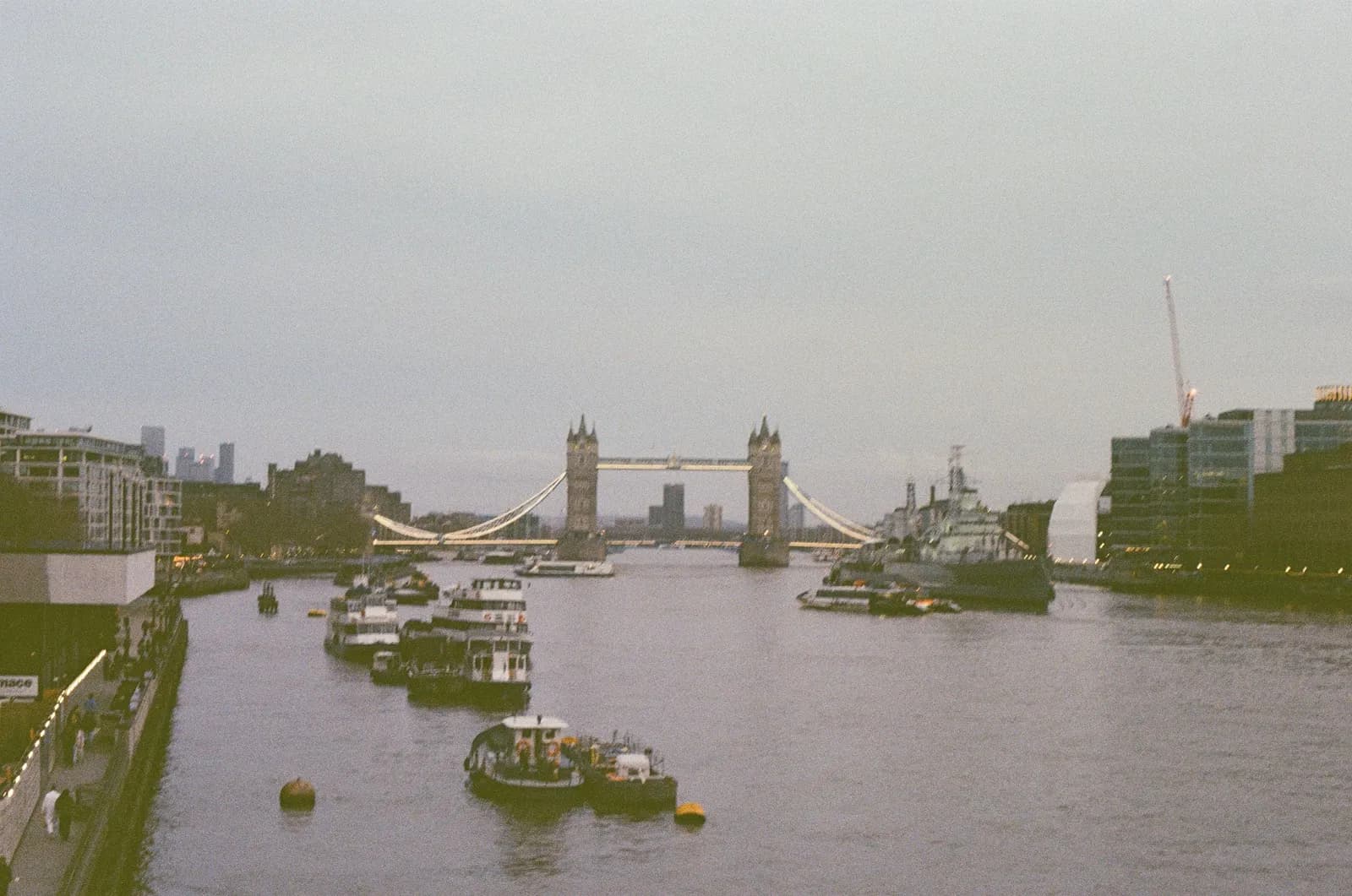 London Trip — film photograph shot on Kodak Gold 200 with a Canon AE-1 Program by Casper Lee