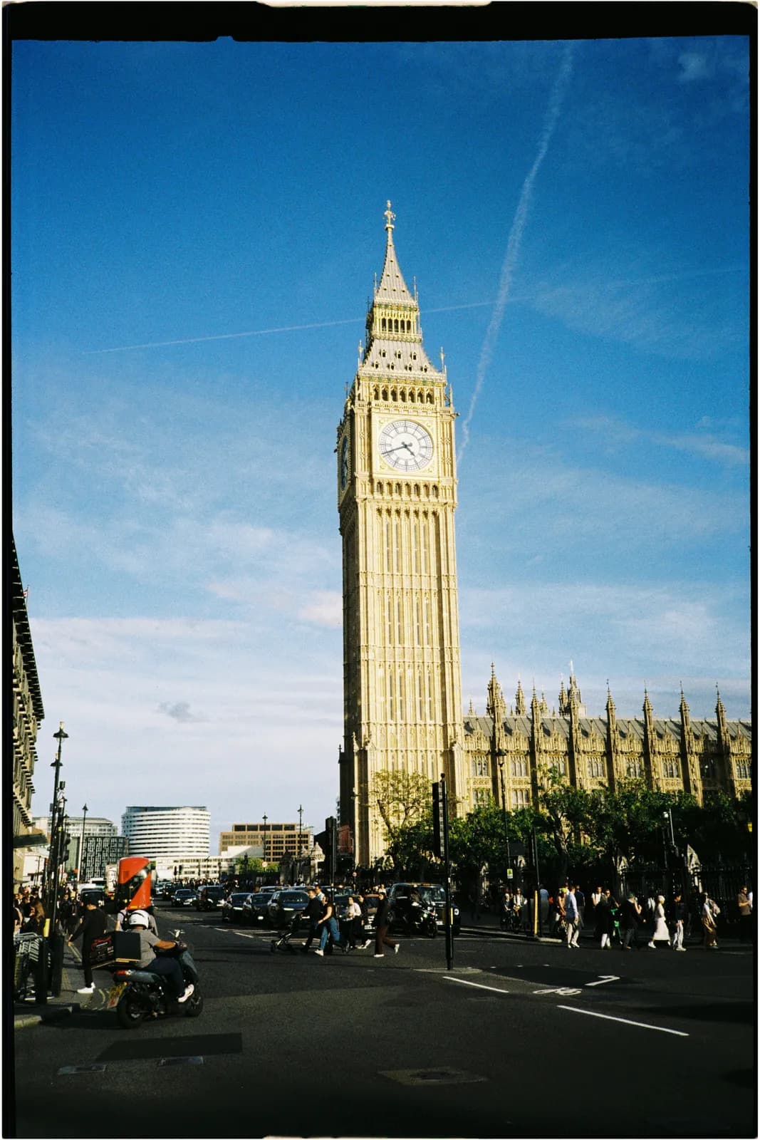Film photograph shot on Kodak Gold 200 with a Konica Big Mini BM-201 by Zigao Wang