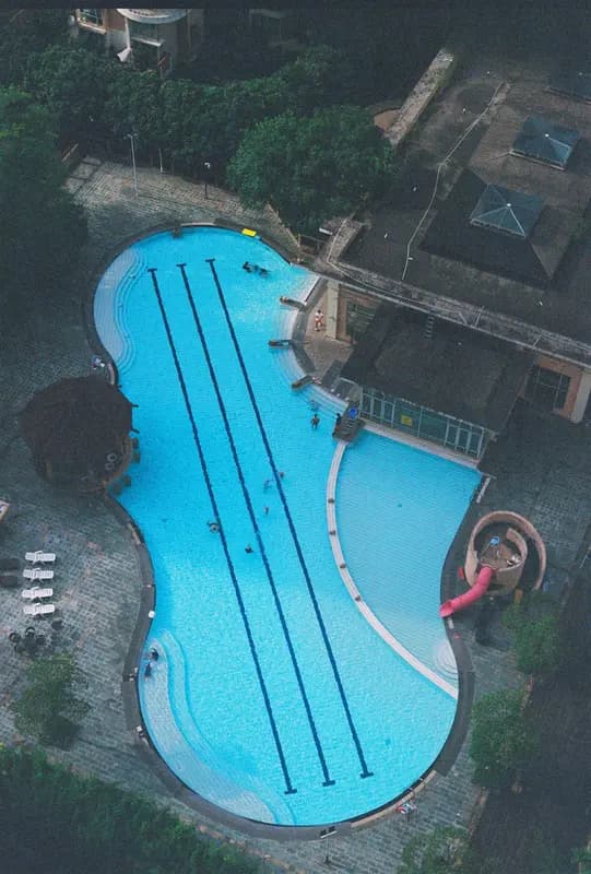 Film photograph shot on Kodak UltraMax 400 with a Canon AE-1 Program by Zigao Wang