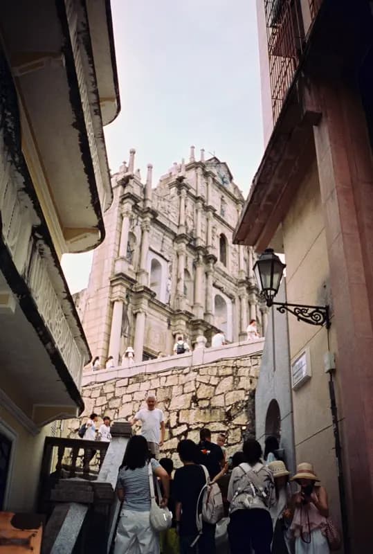 Sample photo shot on an Olympus Trip Panorama 2