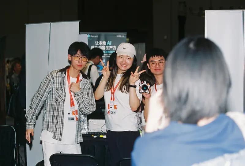 Film photograph shot on Fujifilm Superia Premium 400 with a Canon AE-1 Program by Zigao Wang