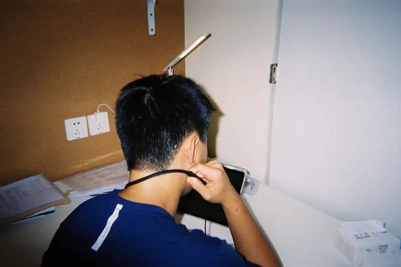 Film photograph shot on Kodak Gold 800 with a Kodak FunSaver by Max Du