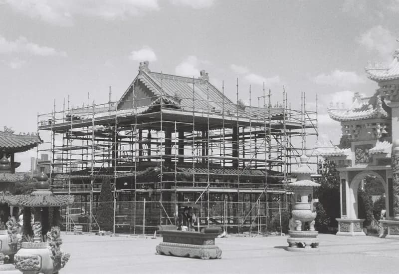 Film photograph shot on Ilford HP5 Plus 400 with a Pentax Espio 120Mi by yan