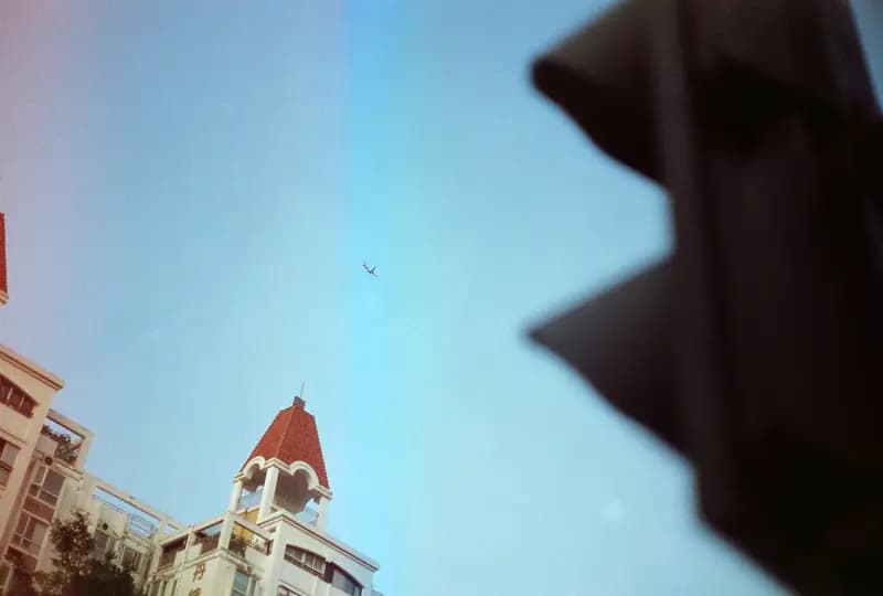 Film photograph shot on Kodak Gold 200 with an Olympus 35 SP by Barry Shawn