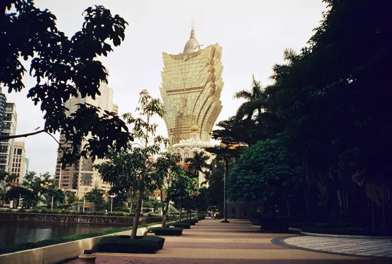 Film photograph shot on Lucky Color 400 with an Olympus Trip Panorama 2 by Zigao Wang