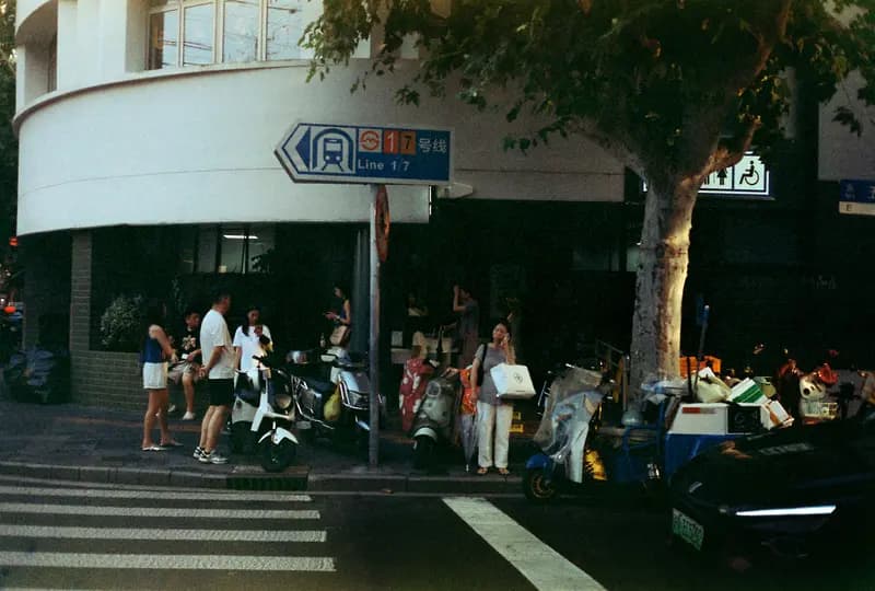 Film photograph shot on Kodak Gold 200 with an Olympus 35 SP by Barry Shawn